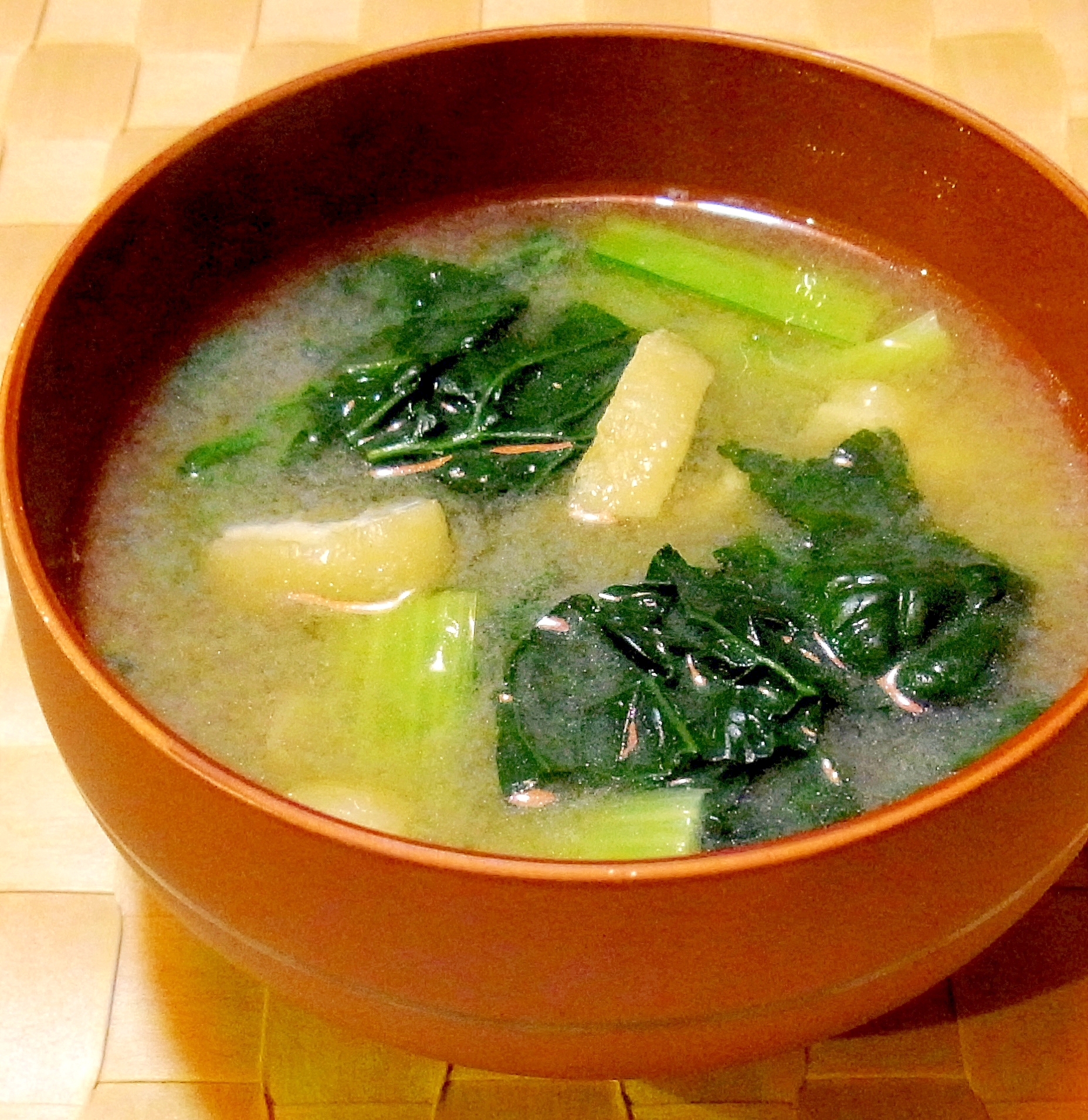 ちぢみ雪菜と油揚げのお味噌汁