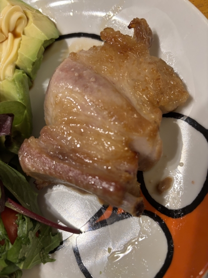 漬け込んで焼くだけ！　スペアリブのオーブン焼き