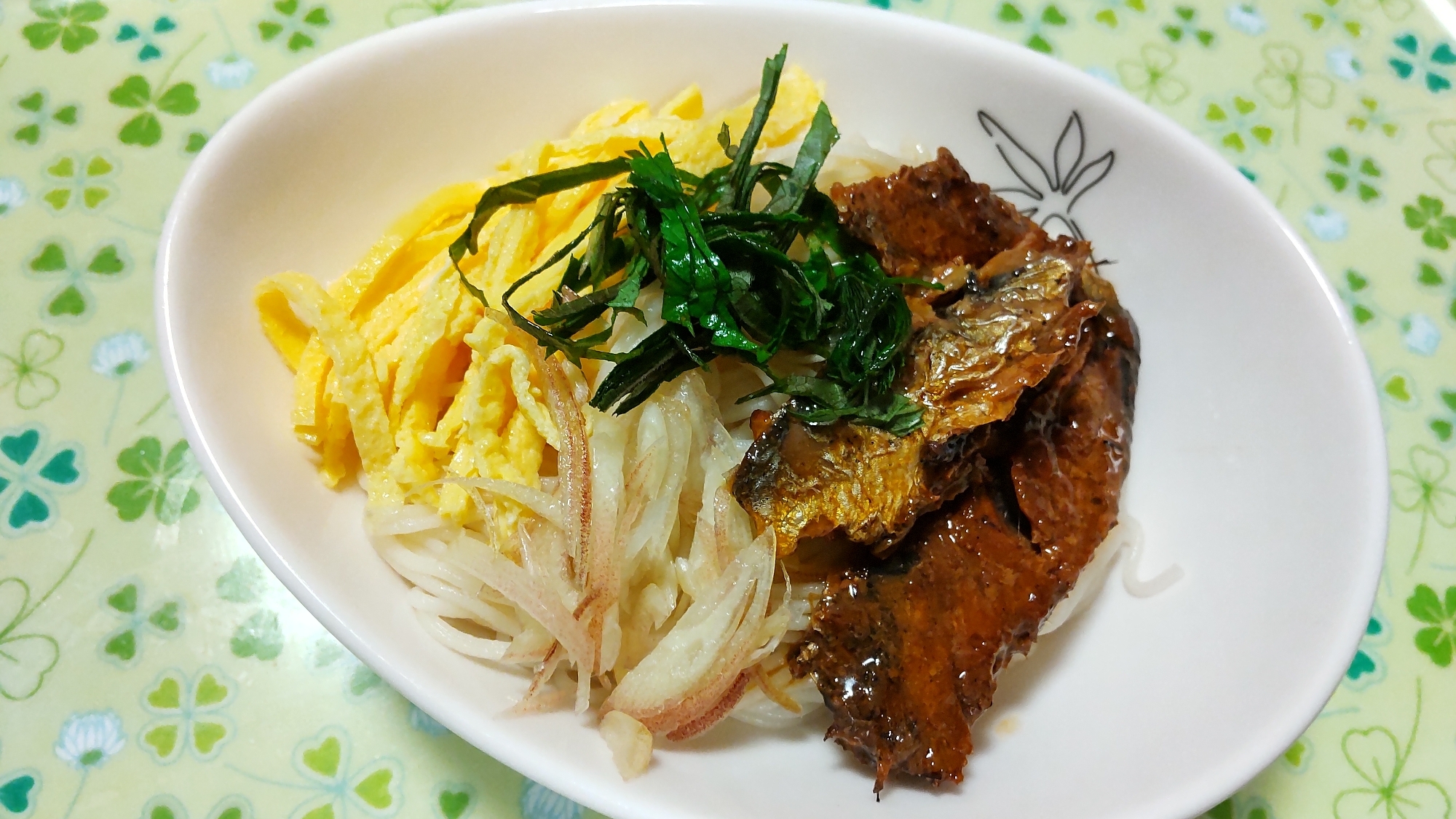 いわし蒲焼と錦糸卵のそうめん