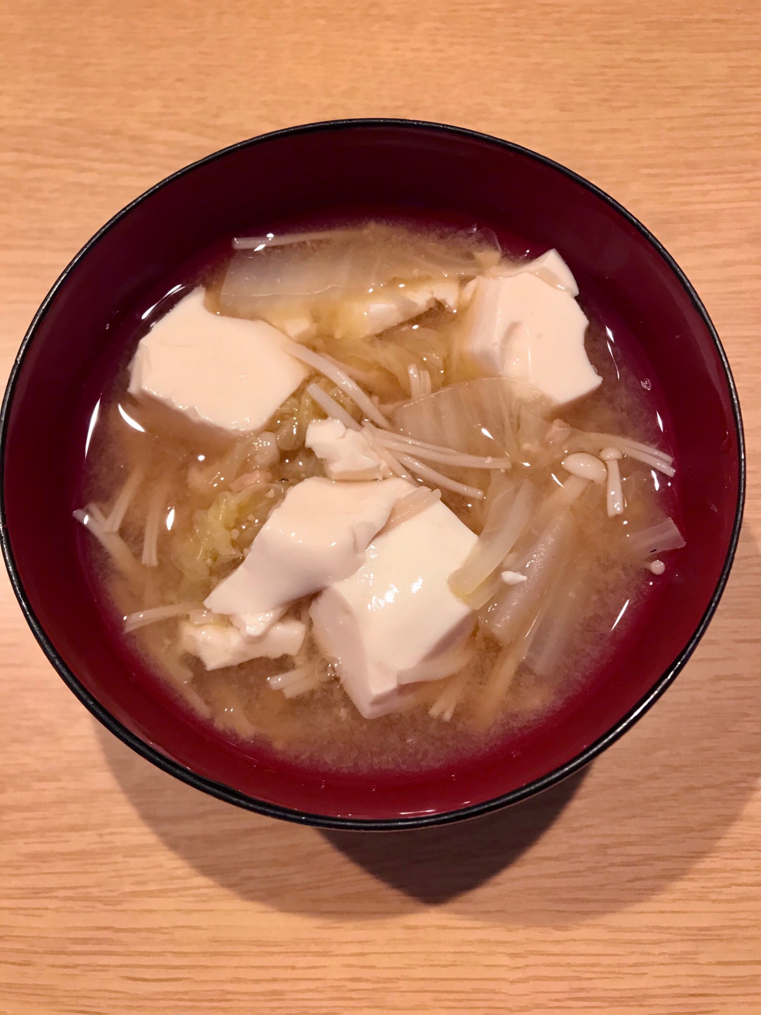 白菜入り豆腐とえのきの味噌汁