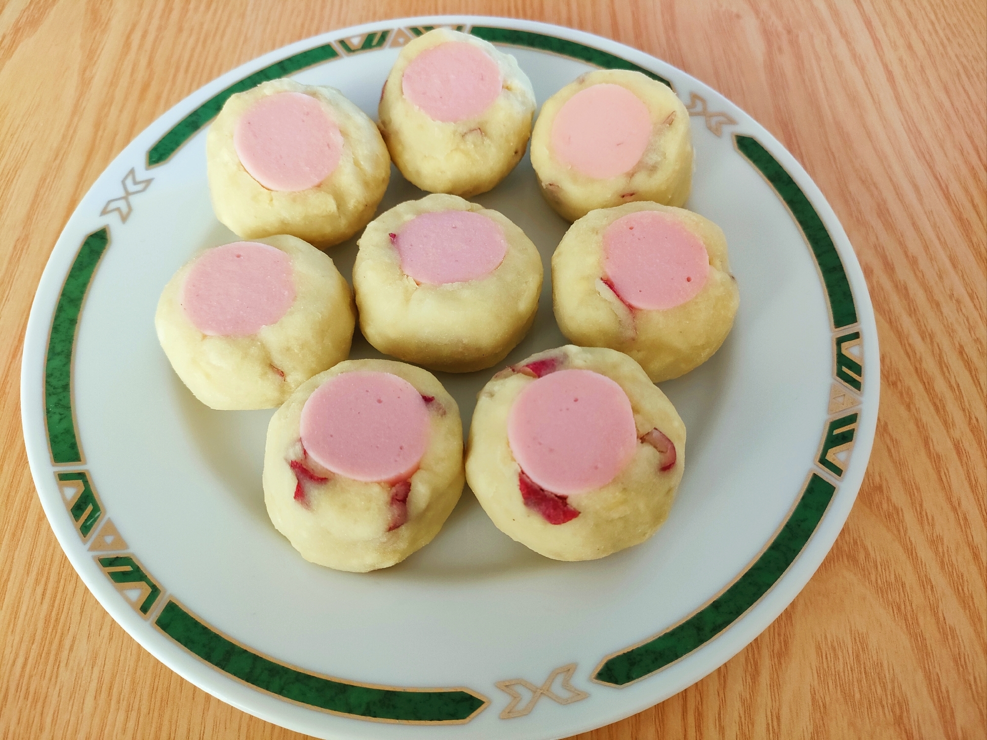 レンジで簡単☆さつまいもで魚肉ソーセージ包み