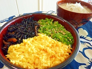 残ったひじき煮を使った三色丼