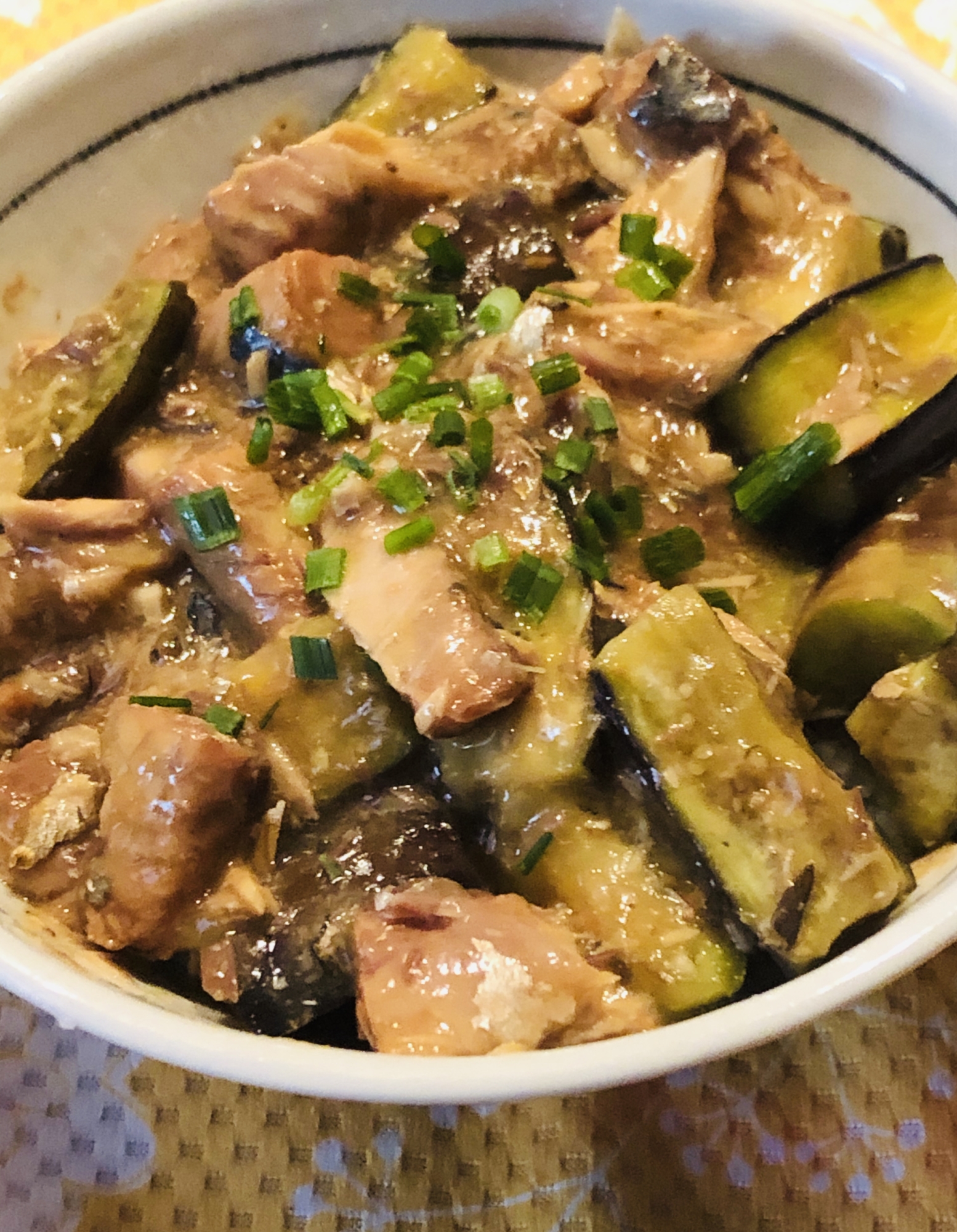 簡単＊なすとサバ味噌缶のあんかけ丼