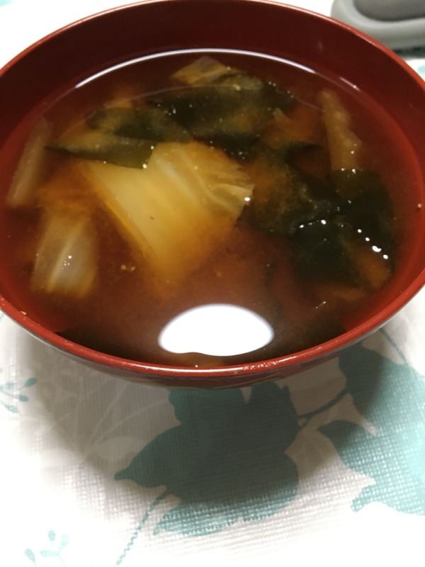 赤だしで☆白菜とわかめのお味噌汁(*^^*)