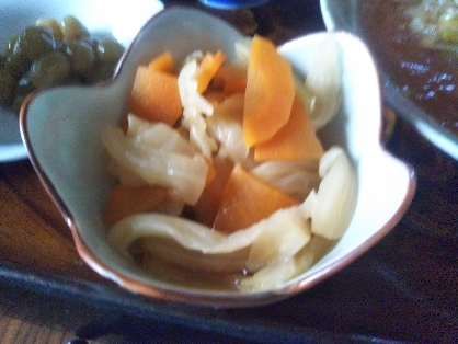 キャベツとにんじんの中華風サラダ