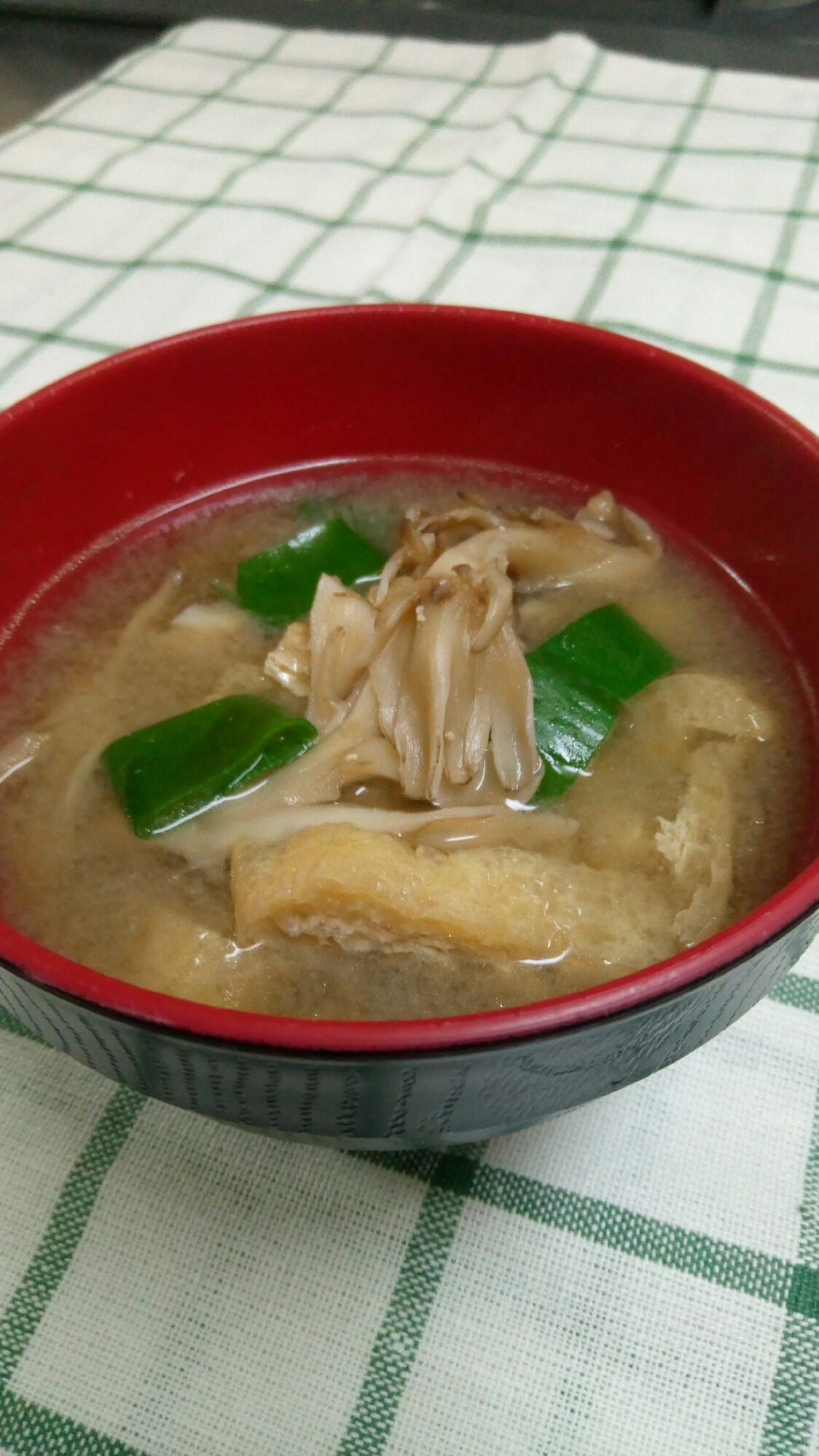 舞茸と油揚げの味噌汁