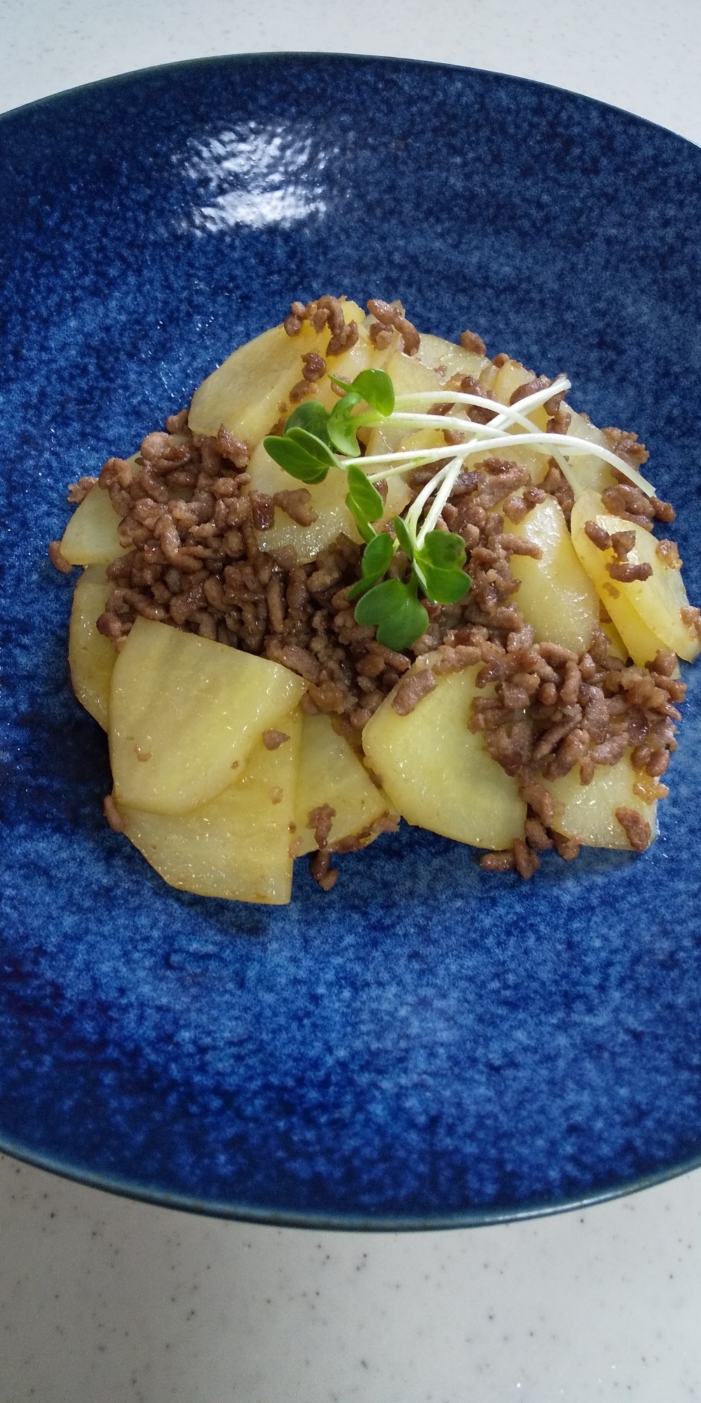 「新じゃが」と豚挽き肉の炒めもの☆