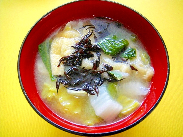 ひじき入り☆白菜とつるむらさき油揚げの味噌汁