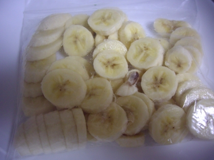 バナナの特価品があったので、購入☆毎日、子供にバナナ食べさせているので、冷凍保存はありがたいです！