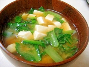 豆腐と小松菜の味噌汁 レシピ 作り方 By ぶるぶるらぶ 楽天レシピ