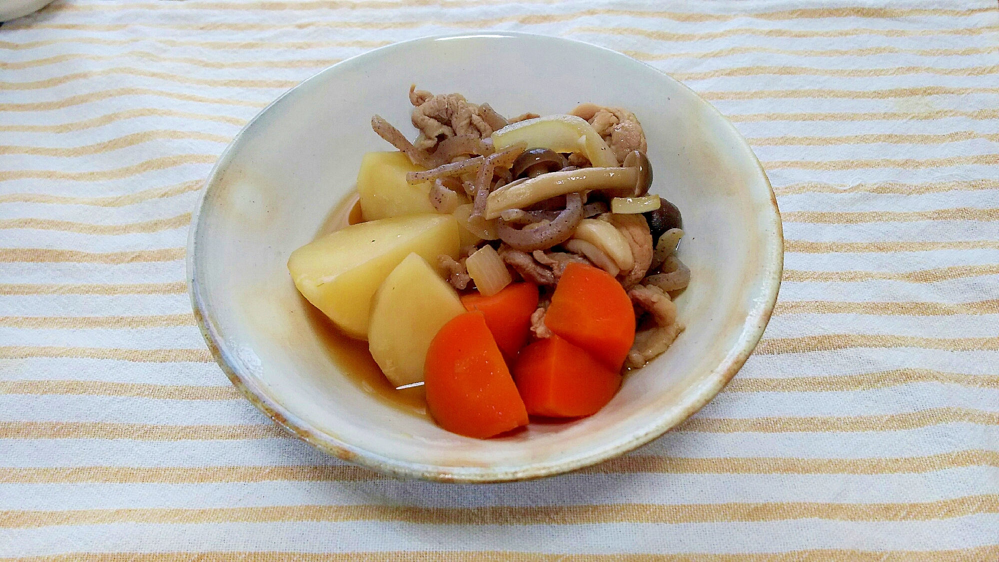 ほかほか！しめじ入り豚肉じゃが