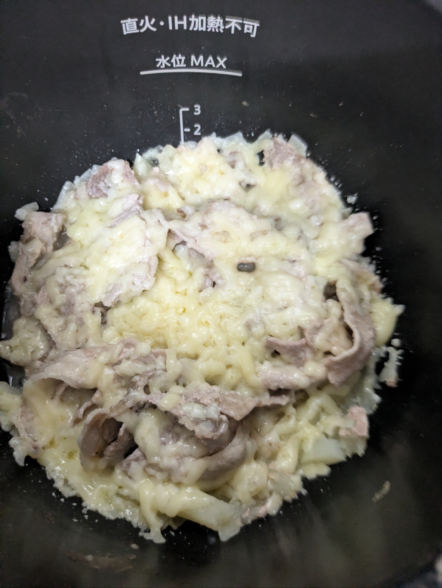 じゃがいもと豚肉の塩コショウチーズ〜ホットクック〜