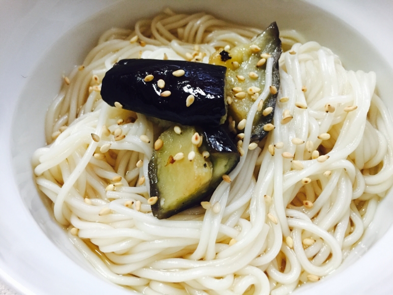 暑い日に！炒めナスのせ冷やしぶっかけそうめん