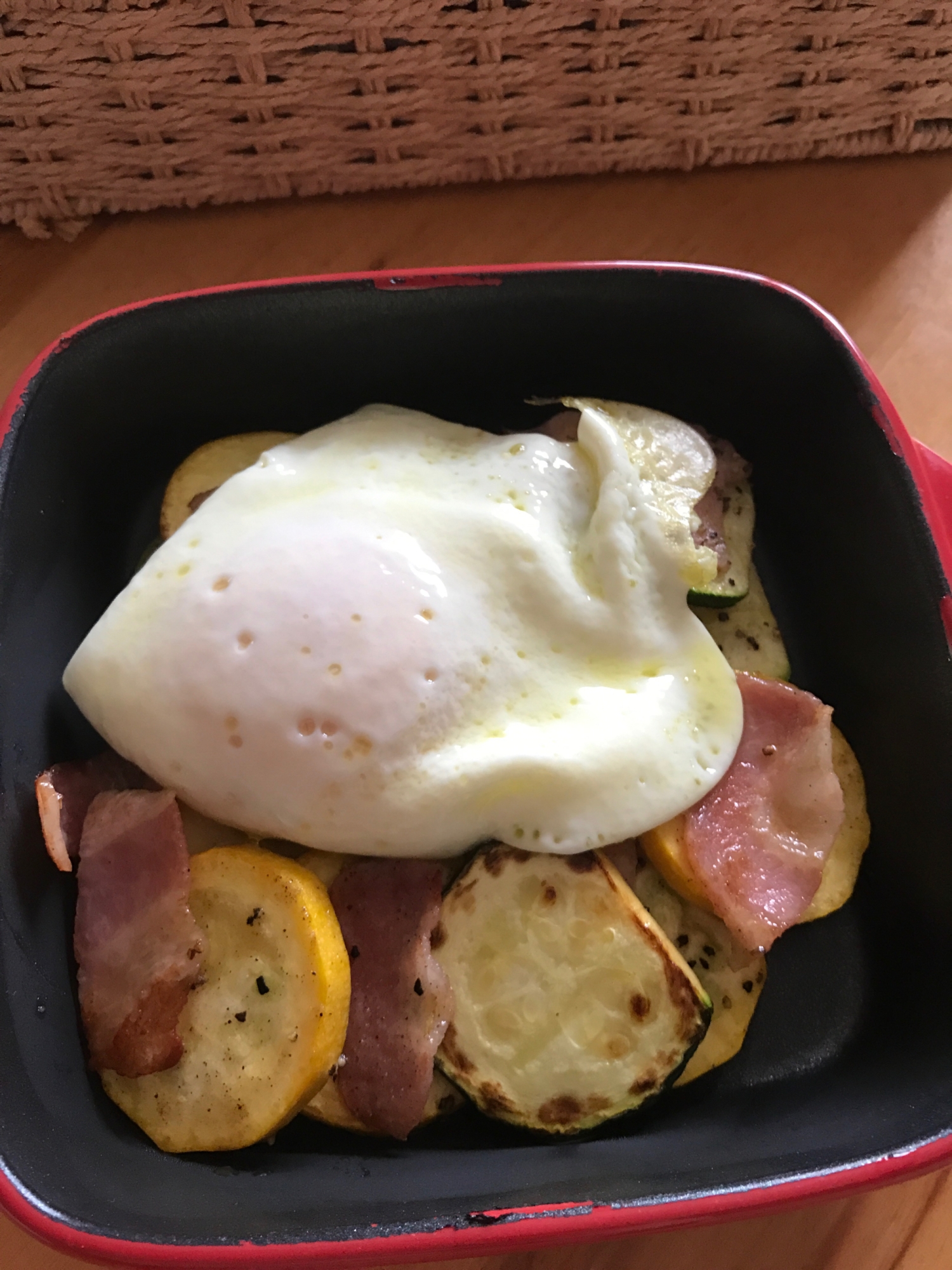 2色ズッキーニ炒めのトロトロ目玉焼きのせ