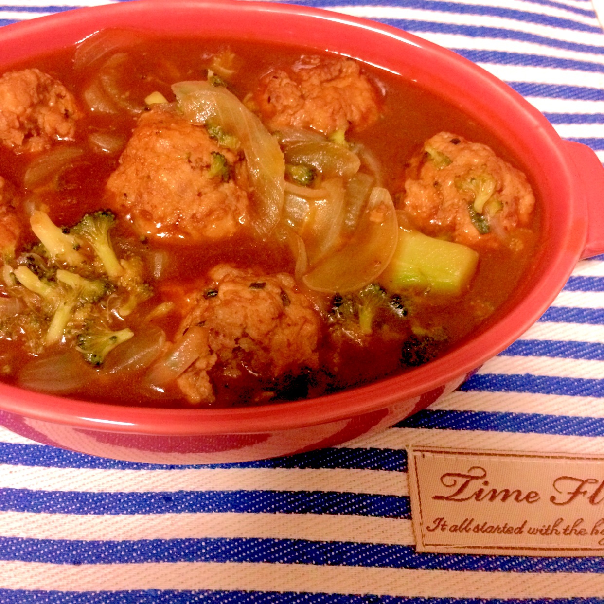 ブロッコリーとミートボールのトマト煮込み