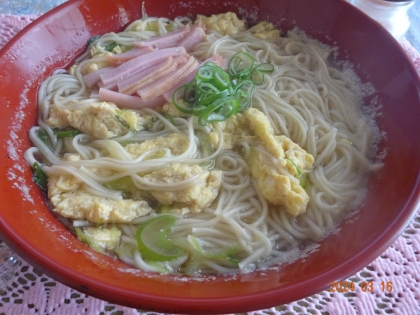 卵とハムの にゅうめん