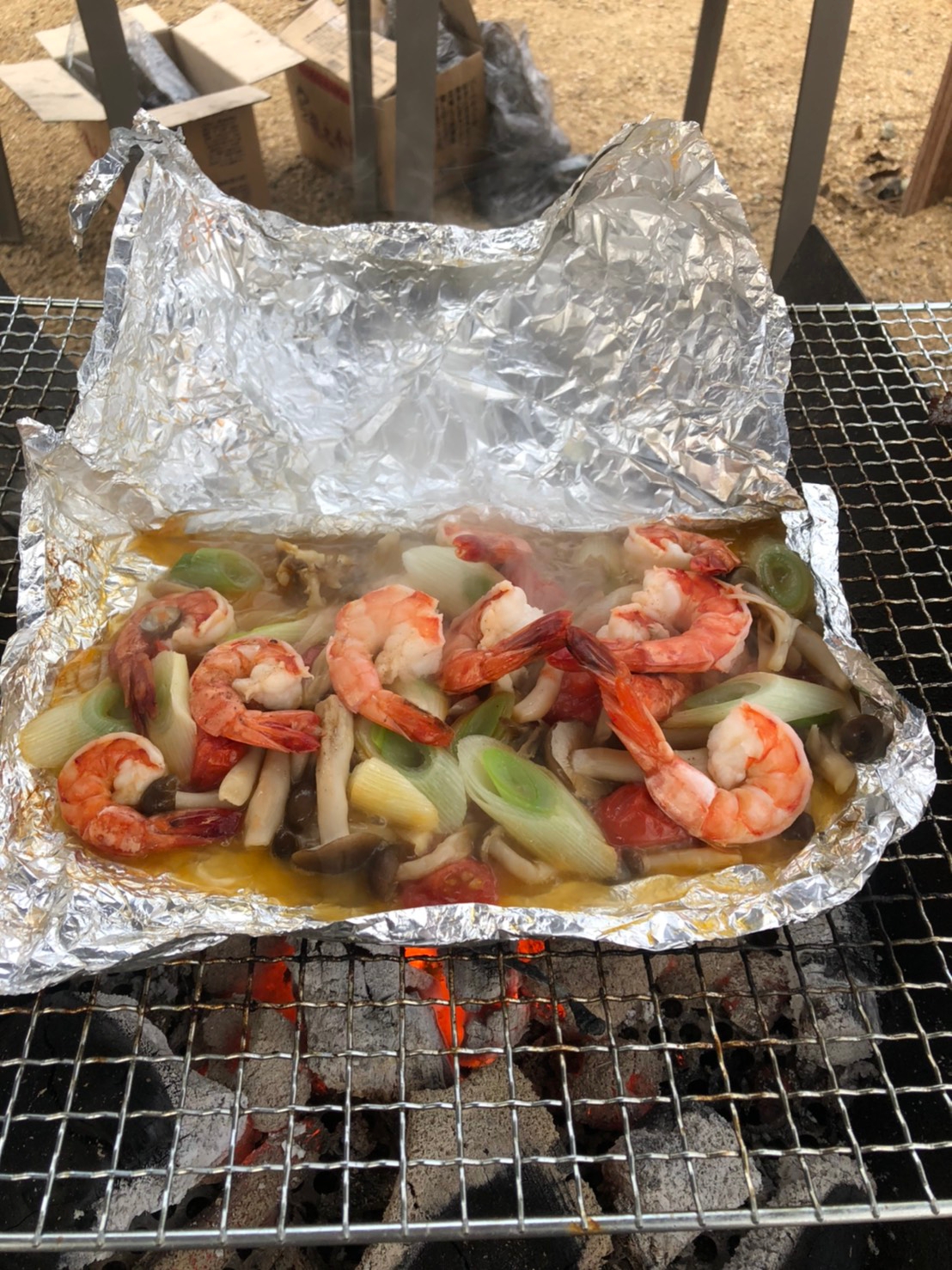 BBQで海老とキノコや野菜のホイル焼き！