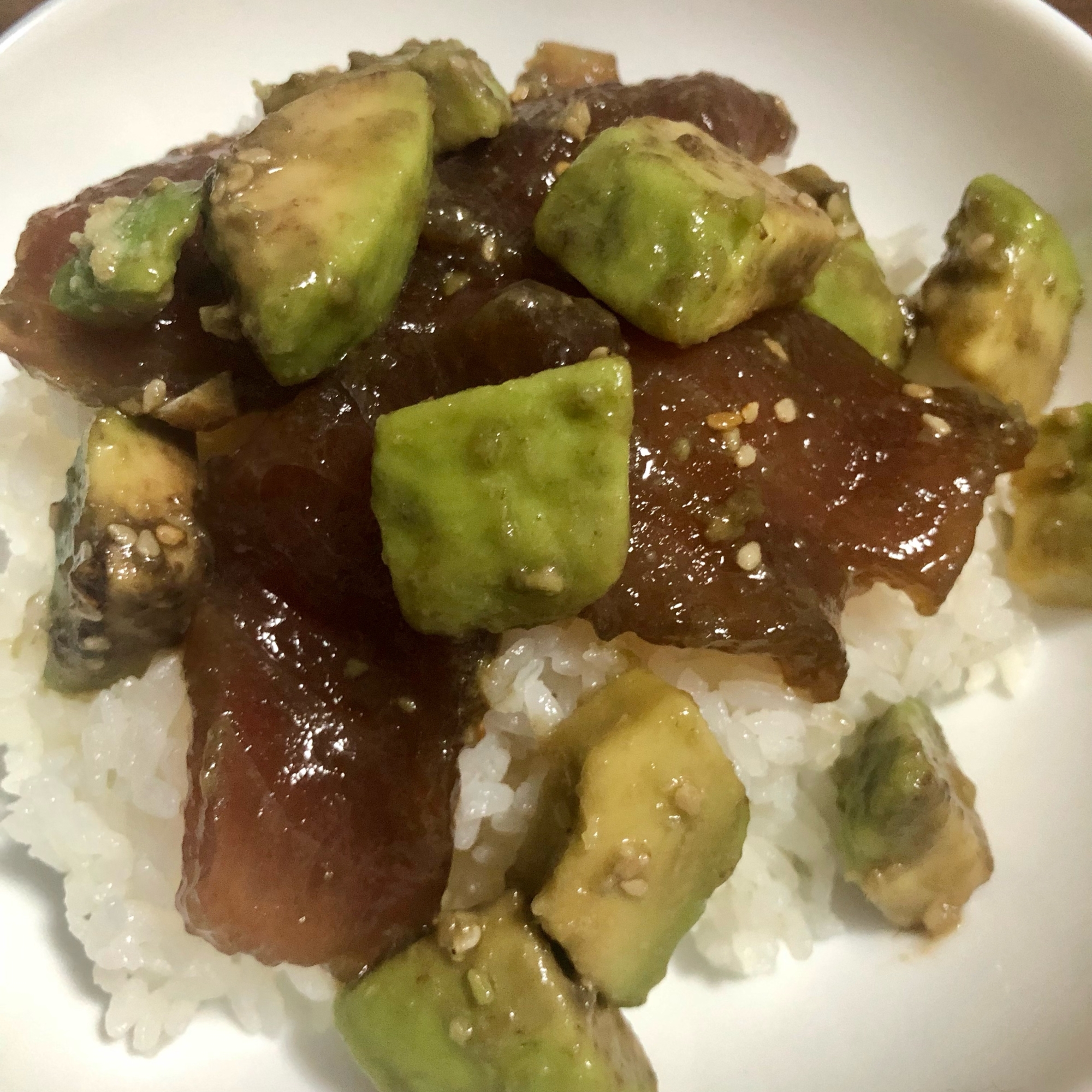 簡単！マグロの切り落としで！マグロアボカド丼