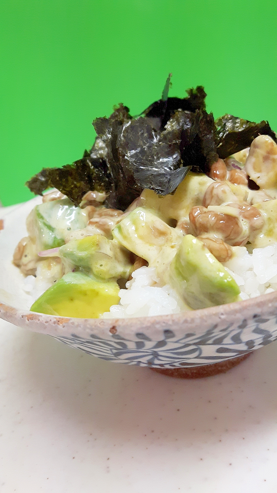 簡単ヘルシー！(^^)アボカドと納豆のマヨ醤油丼♪