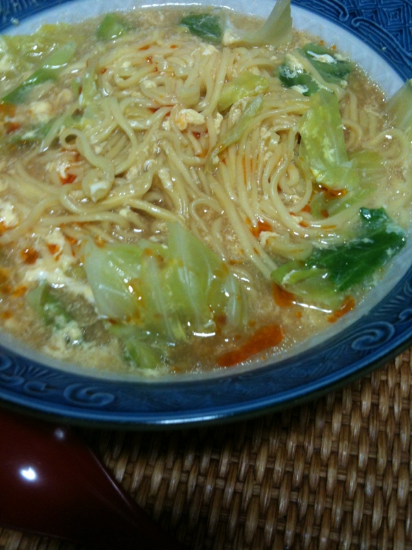 インスタントラーメンでサンラータン麺