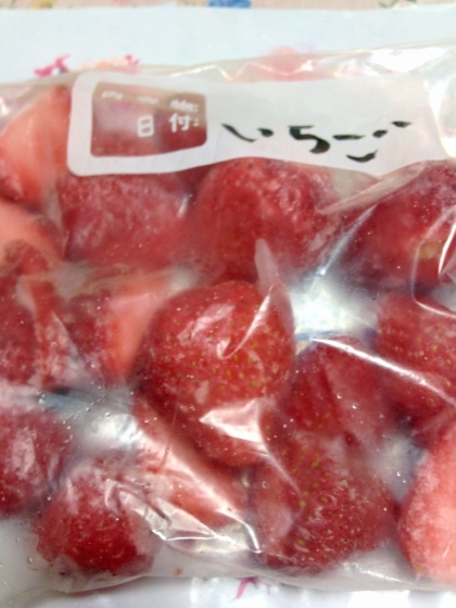ネギの冷凍保存Wレポだったのにビックリです！・・・たくさん苺を買ったので、梨ボーさんの方法で冷凍しました。又いろいろなレシピが楽しめそう（*^_^*）ありがと♪