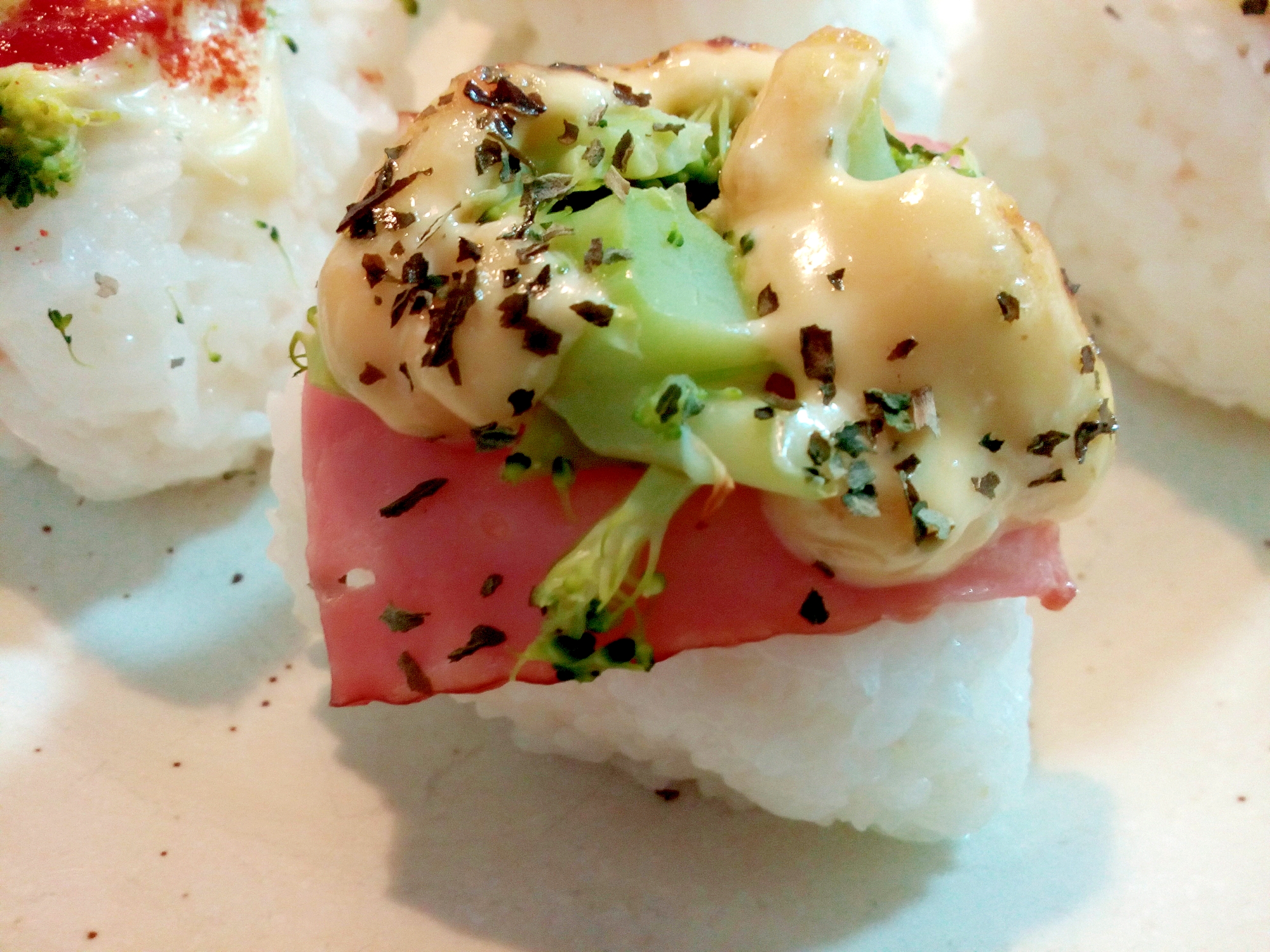 ベーコンとブロッコリーの焼きおにぎり