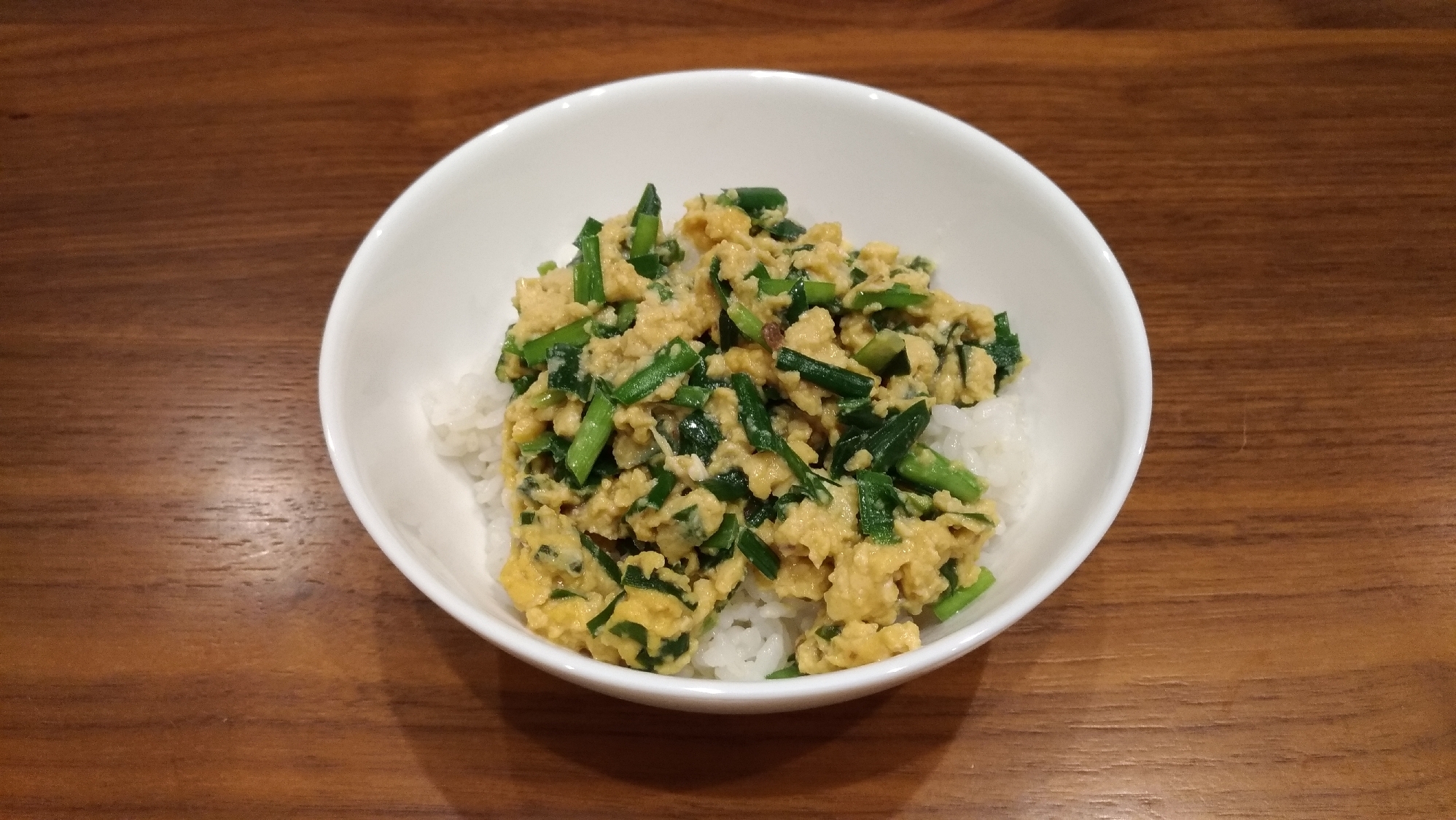 鯖の味噌煮缶の汁消費に！ニラ玉