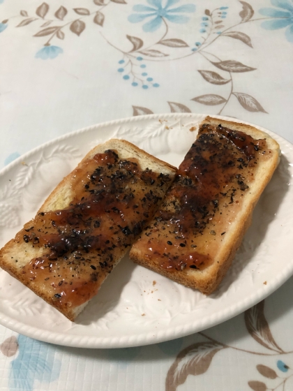 朝食！ごまの香りのジャムトースト