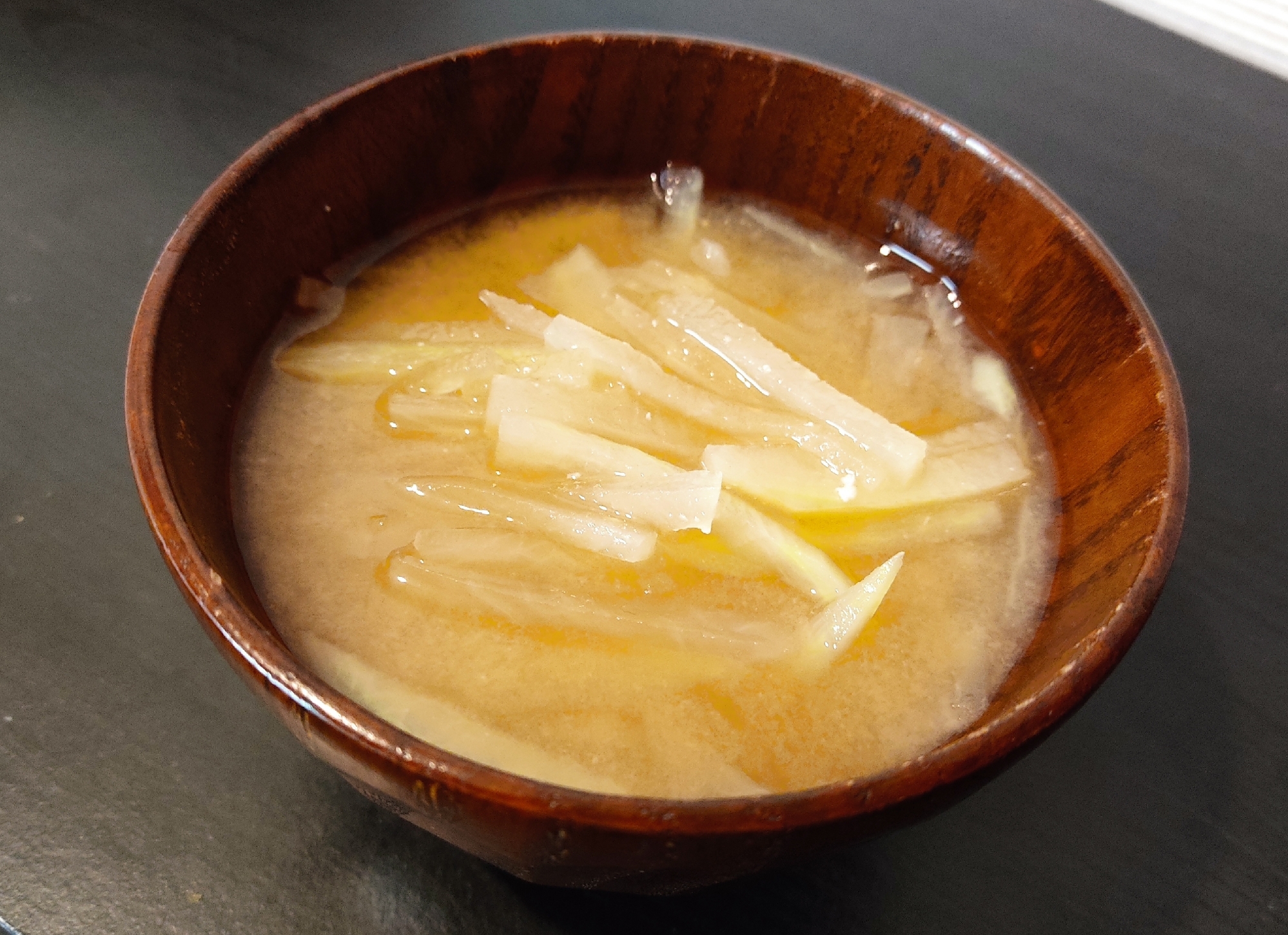 細切りで味が染みる☆大根だけのお味噌汁