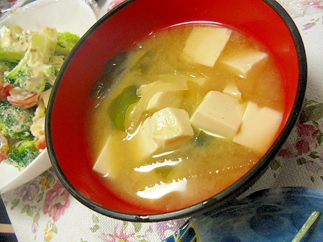 豆腐と大根の定番みそ汁