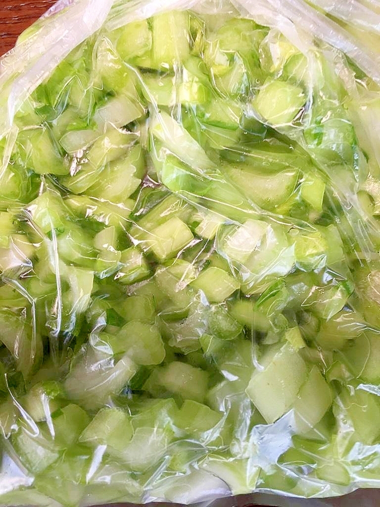 小松菜の茎の部分のみじん切り冷凍保存