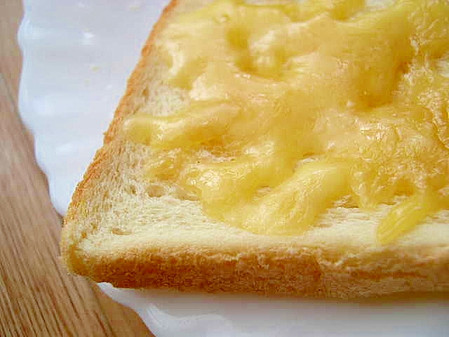 チーズとハチミツのトースト