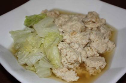 鶏団子に白菜入れるアイディアもいいし昆布茶だけでこんなに美味しいなんて驚きです！