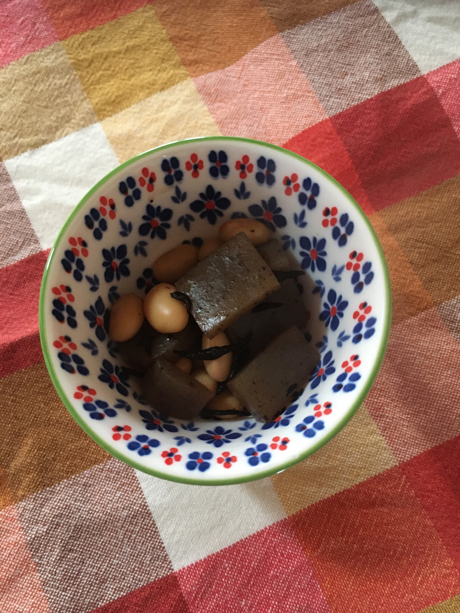 大豆入りひじきと蒟蒻の煮物