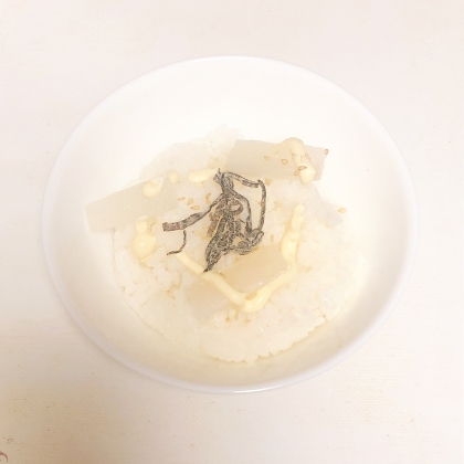大根と塩昆布とごまとマヨごま油サラダのせご飯