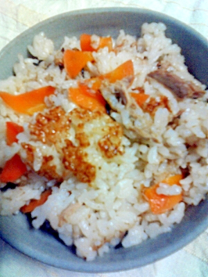 博多うまだしでシーチキンとひじきと人参の炊込みご飯