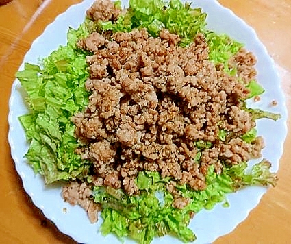 甘辛豚そぼろサラダ丼