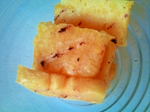 器に盛られたポレンタのグリル