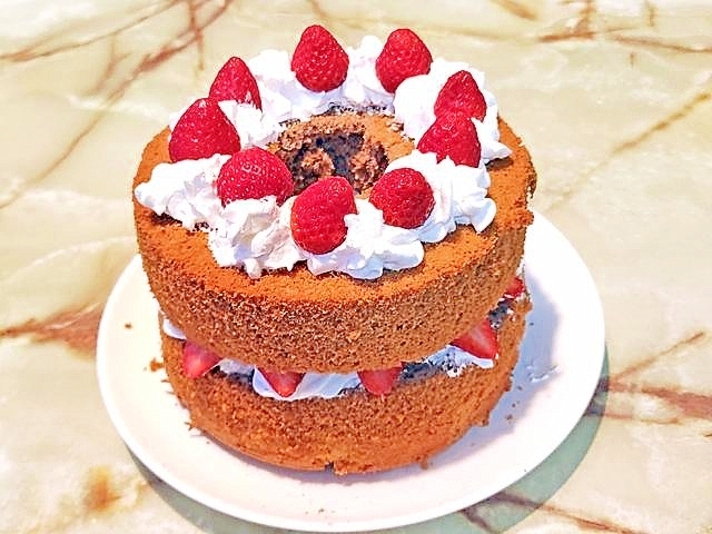 母の日に!ココアシフォンと苺とクリームのデコ♪