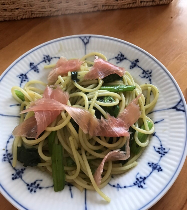 ほうれん草と生ハムのバジルパスタ