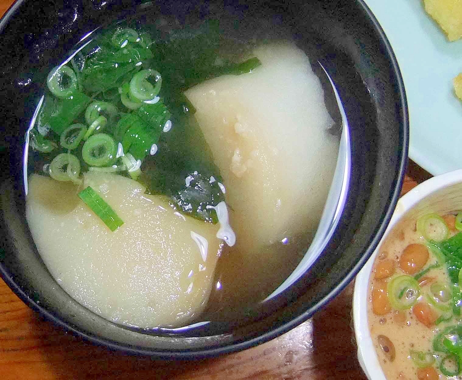 もち麩とワカメのお味噌汁 レシピ・作り方 by cacheお返事