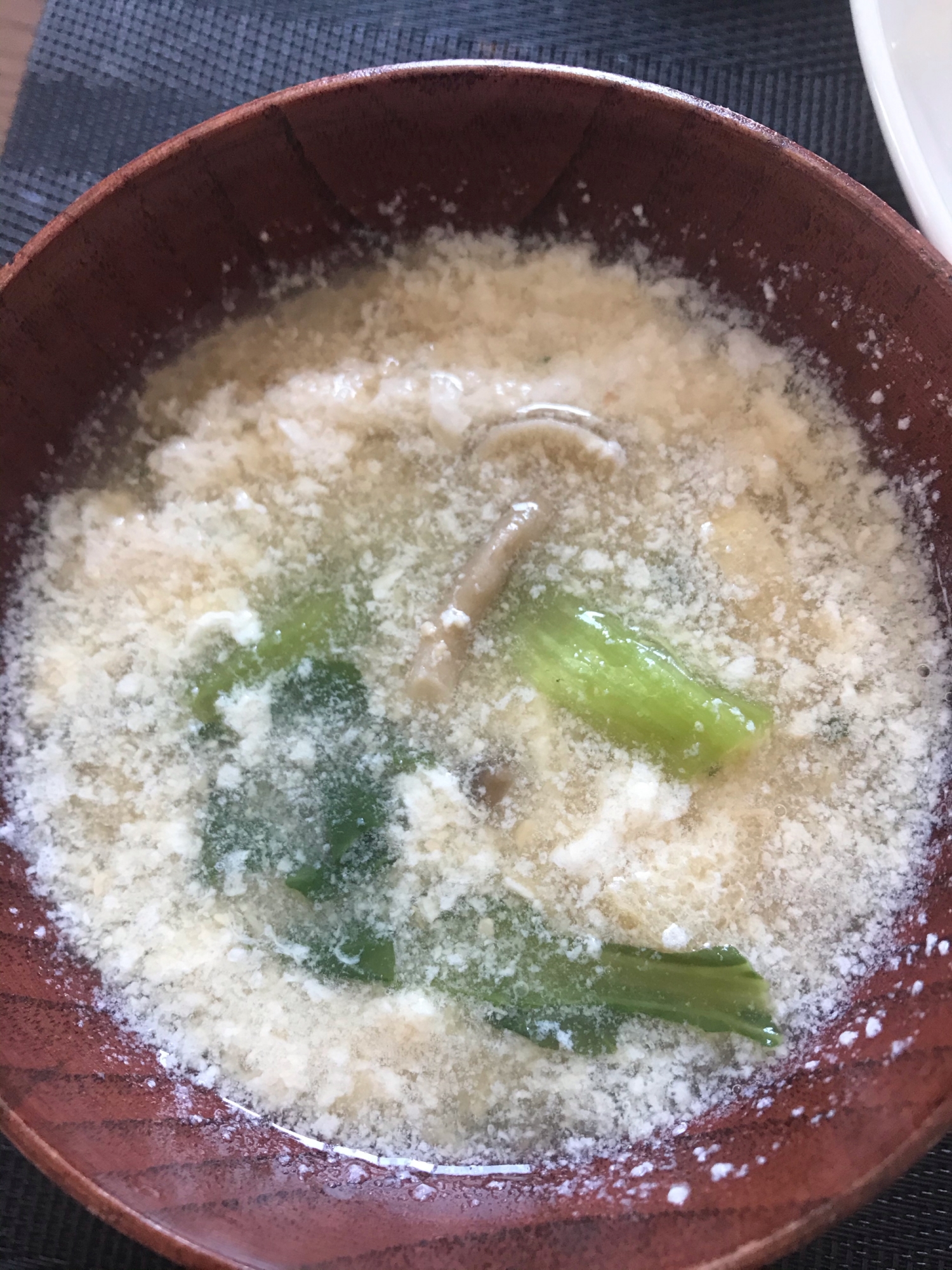 小松菜•たまご•しめじのお味噌汁
