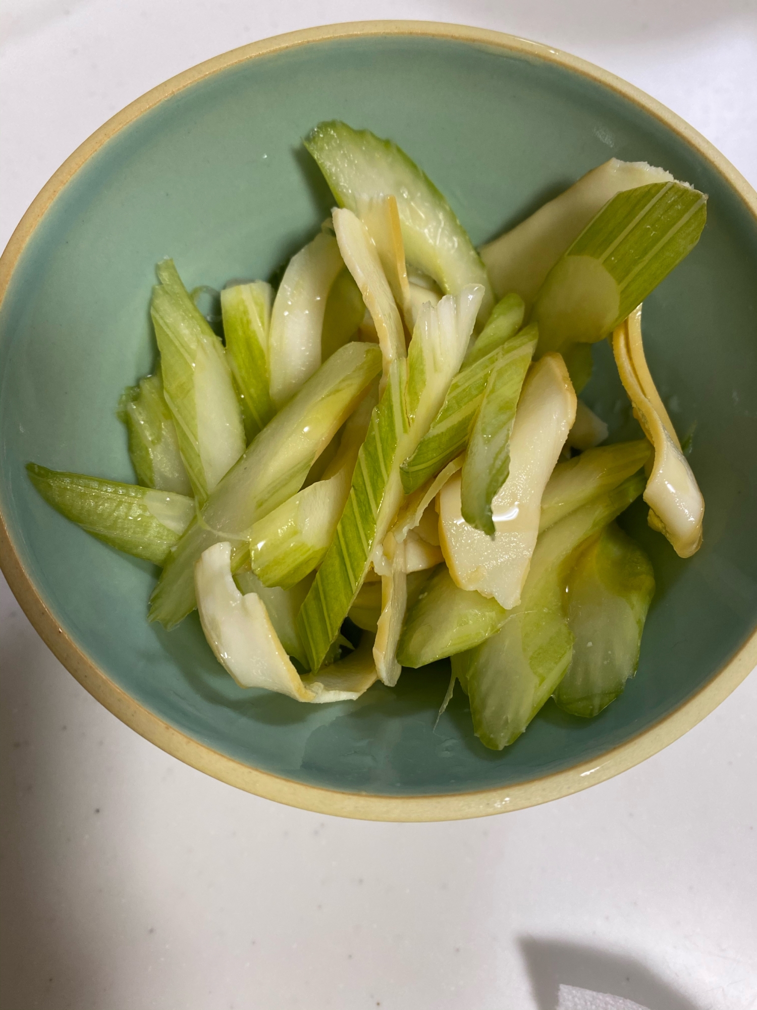 セロリとおつまみイカの中華風サラダ