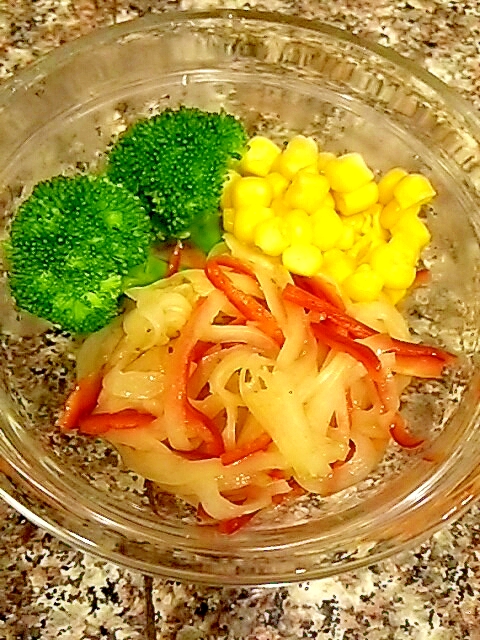 玉ねぎと赤ピーマンのメース風味サラダ