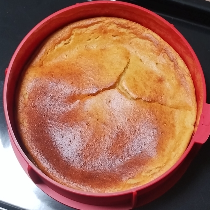 混ぜて焼くだけ！簡単ヨーグルトケーキ