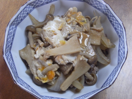 きのこの卵とじ丼