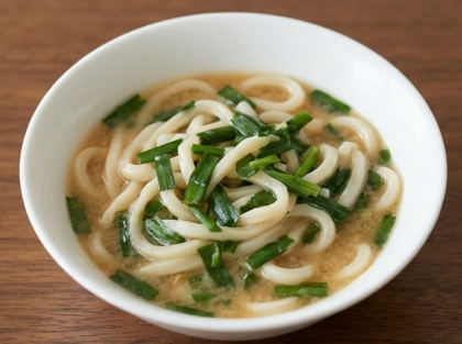 味噌汁リメイク 細ニラ入れて卵とじうどん