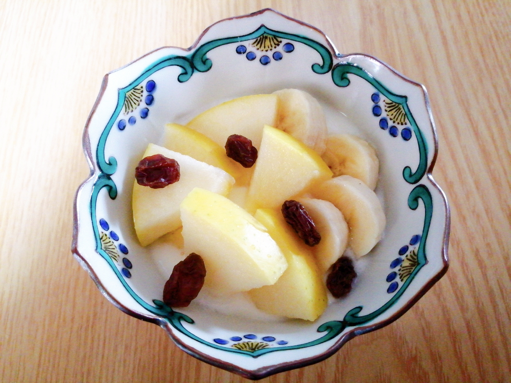 フルーツたっぷり♪りんごバナナレーズンのヨーグルト