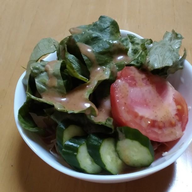 レタスとキャベツと胡瓜とトマトの柚子味噌サラダ