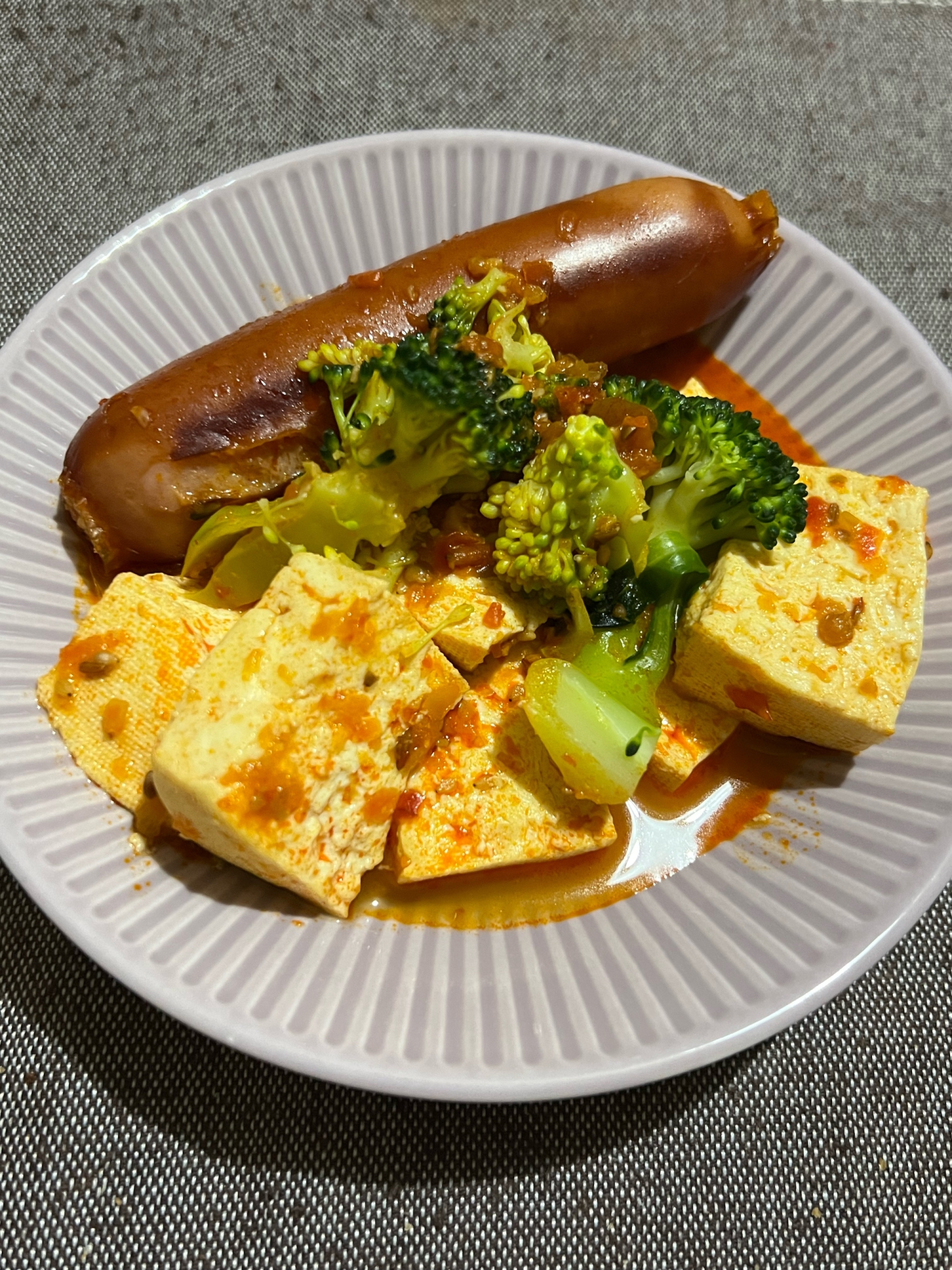 ジョンソンヴィルソーセージと豆腐のハリッサ煮